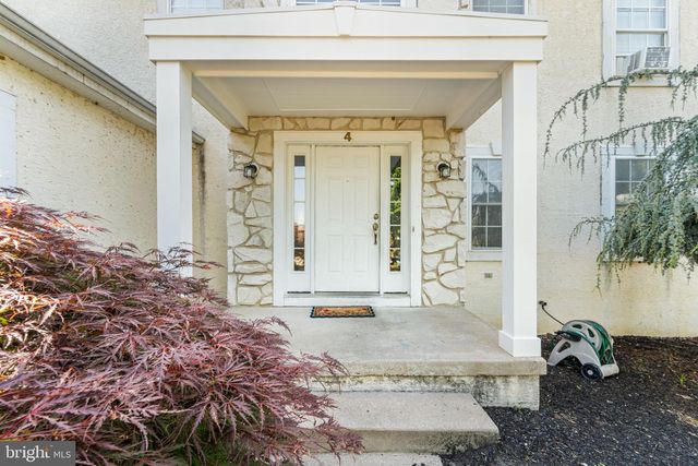 4 FLAGSTONE DR, Sicklerville, NJ 08081