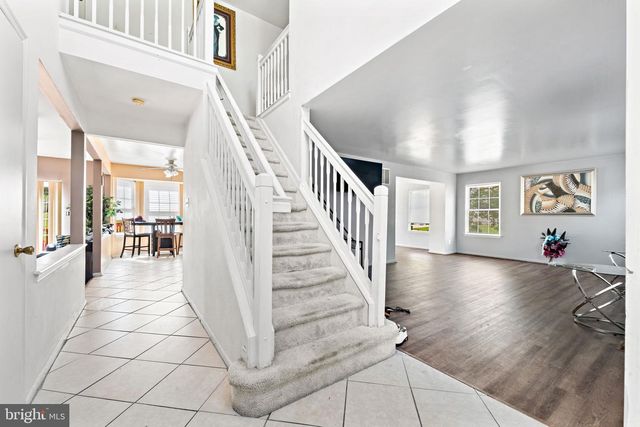 4 FLAGSTONE DR, Sicklerville, NJ 08081