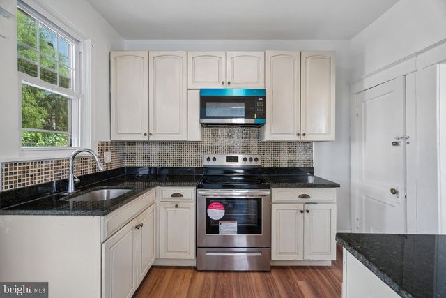 15 S WYCOMBE AVE, Lansdowne, PA 19050