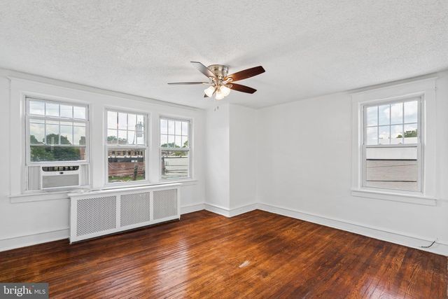 15 S WYCOMBE AVE, Lansdowne, PA 19050