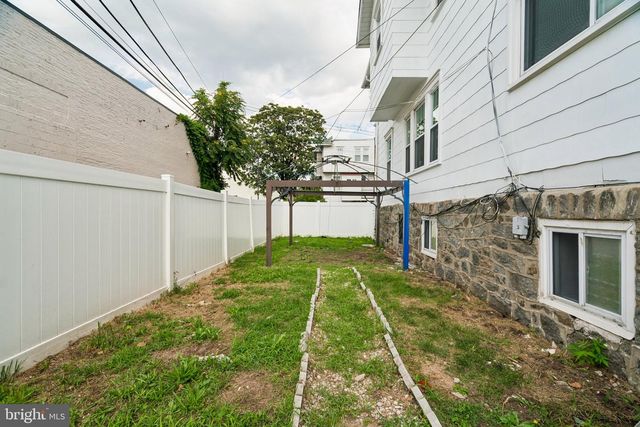 15 S WYCOMBE AVE, Lansdowne, PA 19050