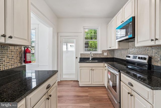 15 S WYCOMBE AVE, Lansdowne, PA 19050