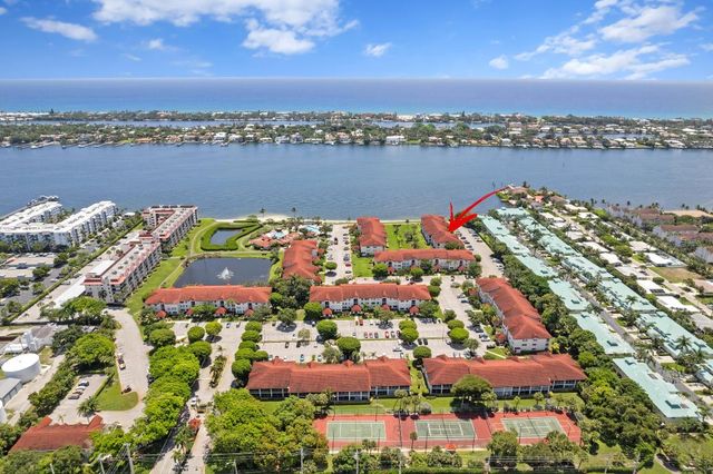 110 Half Moon Circle D1, Hypoluxo, FL 33462