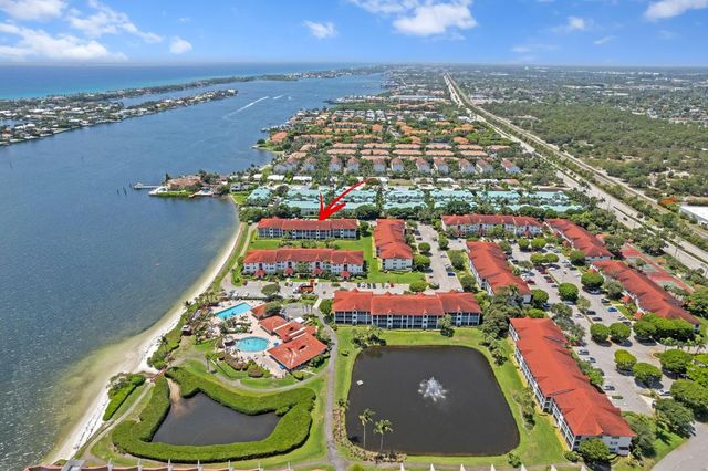 110 Half Moon Circle D1, Hypoluxo, FL 33462