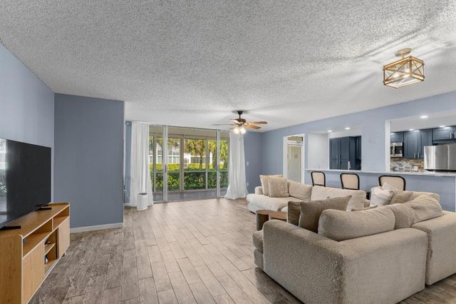 110 Half Moon Circle D1, Hypoluxo, FL 33462