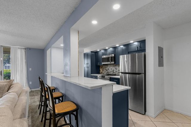 110 Half Moon Circle D1, Hypoluxo, FL 33462