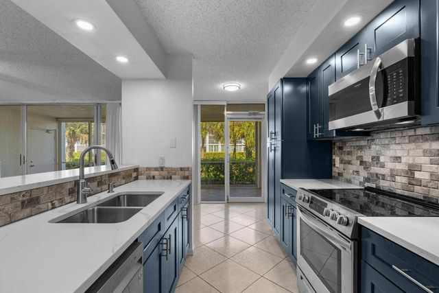 110 Half Moon Circle D1, Hypoluxo, FL 33462