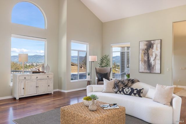 42 Clement Ct, Napa, CA 94558