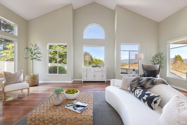 42 Clement Ct, Napa, CA 94558