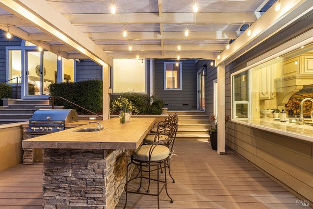 42 Clement Ct, Napa, CA 94558