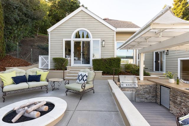 42 Clement Ct, Napa, CA 94558