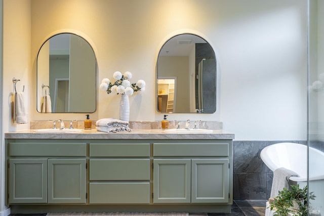 42 Clement Ct, Napa, CA 94558