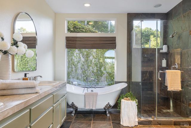 42 Clement Ct, Napa, CA 94558