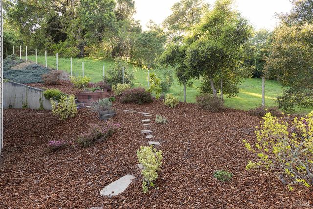 42 Clement Ct, Napa, CA 94558