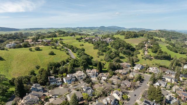 42 Clement Ct, Napa, CA 94558