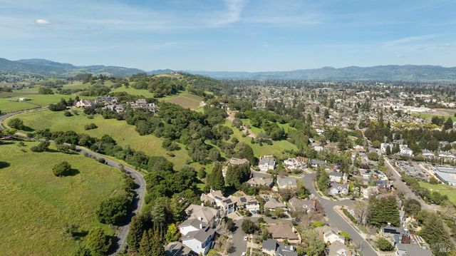 42 Clement Ct, Napa, CA 94558