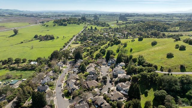 42 Clement Ct, Napa, CA 94558