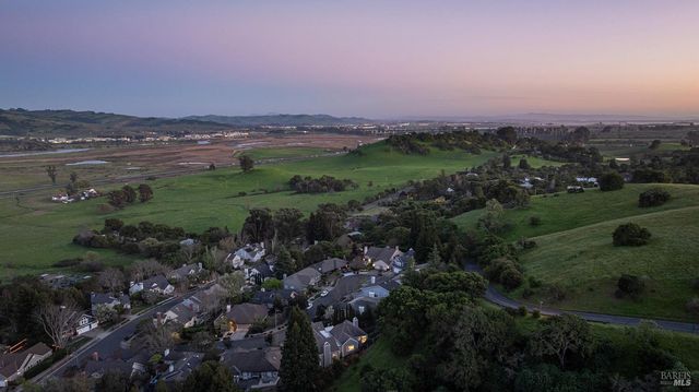 42 Clement Ct, Napa, CA 94558