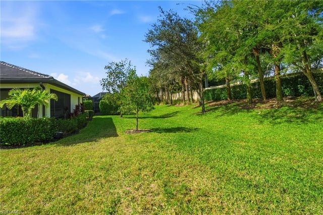 9216 Woodhurst DR, Naples, FL 34120