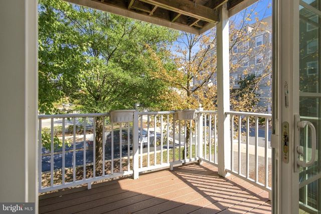1401 ROUNDHOUSE LN, Alexandria, VA 22314