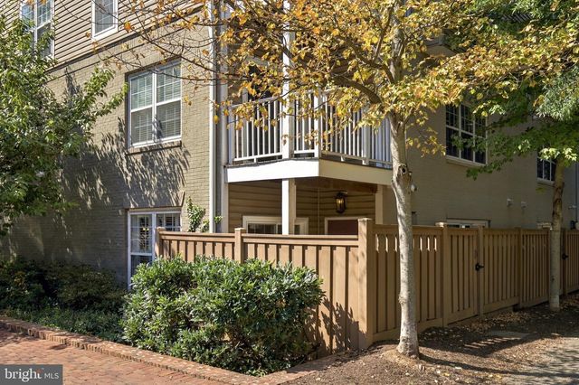 1401 ROUNDHOUSE LN, Alexandria, VA 22314