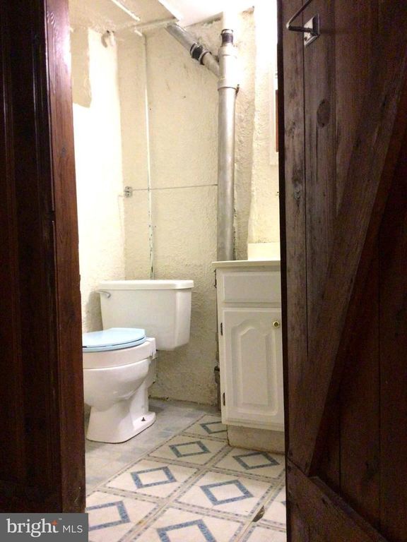 Image 21 of property listing at 1547 LOCHWOOD RD, Baltimore, MD 21218
