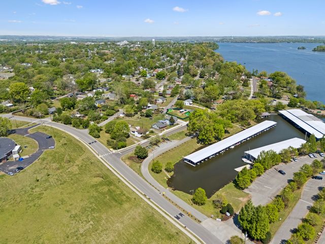 1806 Riverside Rd, Old Hickory, TN 37138