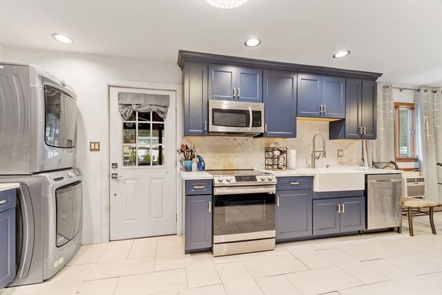 437 Lowell St, Peabody, MA 01960