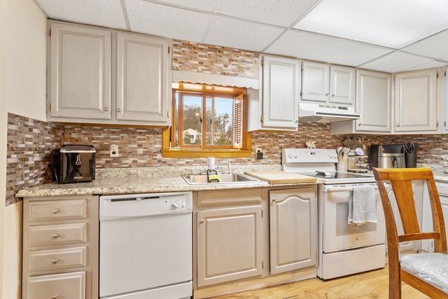 437 Lowell St, Peabody, MA 01960