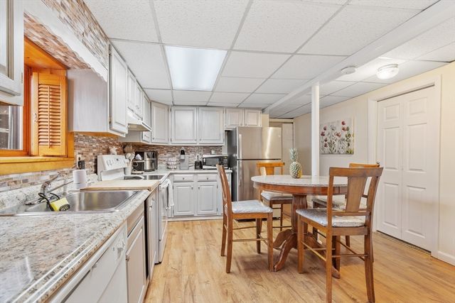 437 Lowell St, Peabody, MA 01960