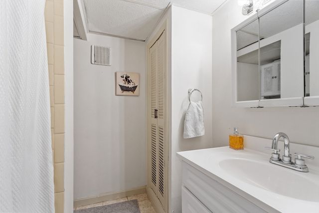 437 Lowell St, Peabody, MA 01960