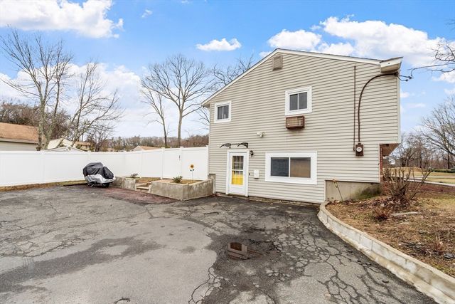 437 Lowell St, Peabody, MA 01960