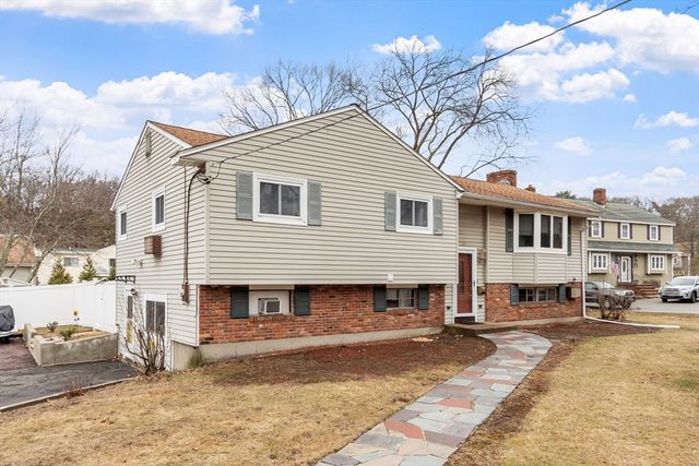 437 Lowell St, Peabody, MA 01960