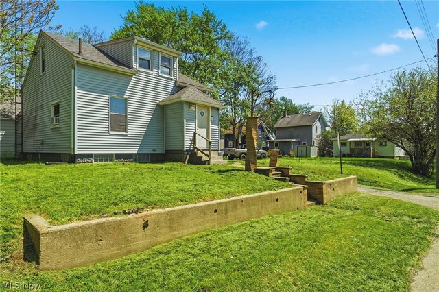 1646 Royal Avenue NE, Canton, OH 44705