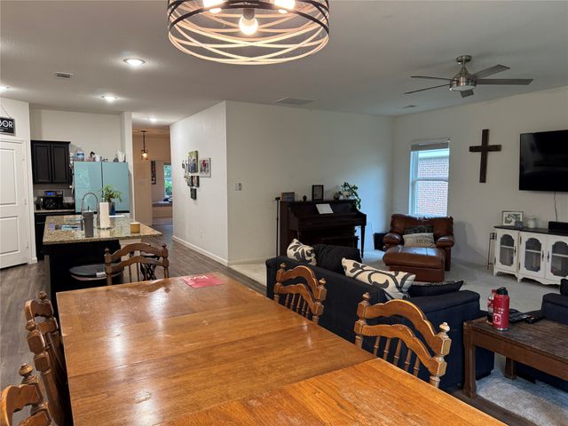 2209 Cinnamon Springs Road, Glenn Heights, TX 75154