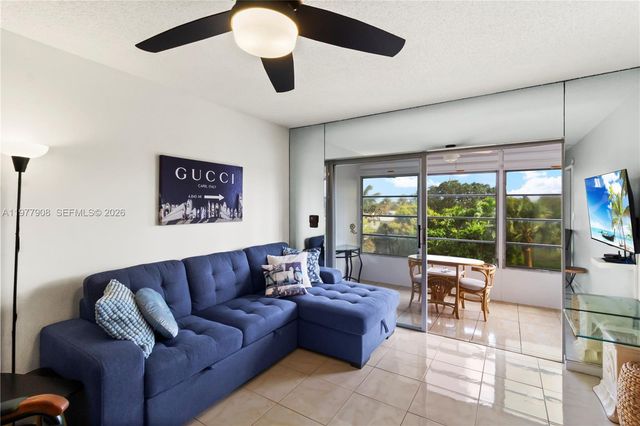 2901 NW 46th Ave 307, Lauderdale Lakes, FL 33313