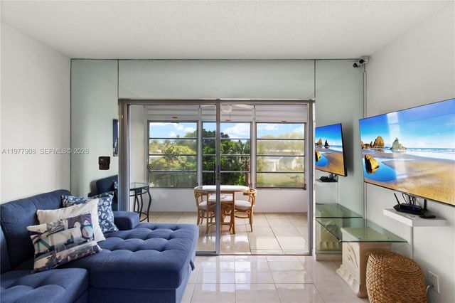 2901 NW 46th Ave 307, Lauderdale Lakes, FL 33313