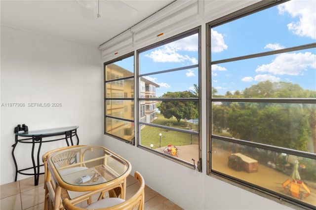 2901 NW 46th Ave 307, Lauderdale Lakes, FL 33313