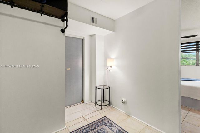 2901 NW 46th Ave 307, Lauderdale Lakes, FL 33313