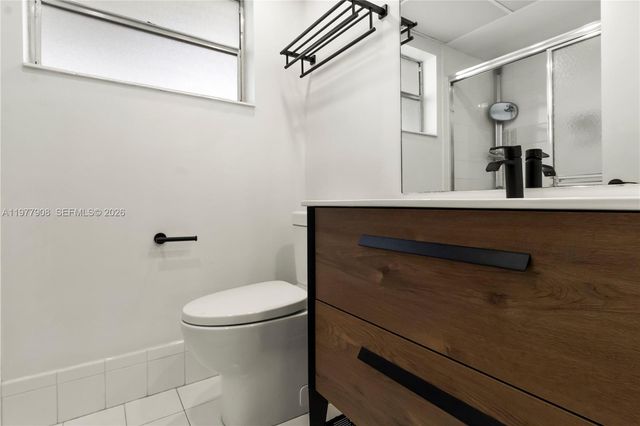 2901 NW 46th Ave 307, Lauderdale Lakes, FL 33313