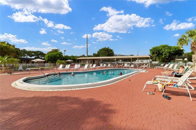 2901 NW 46th Ave 307, Lauderdale Lakes, FL 33313