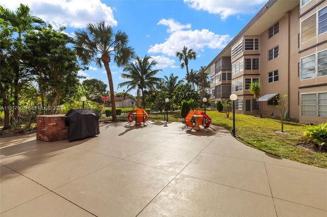 2901 NW 46th Ave 307, Lauderdale Lakes, FL 33313