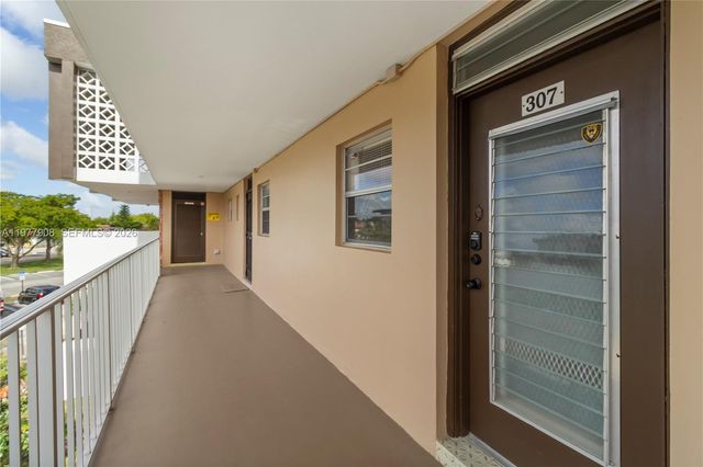 2901 NW 46th Ave 307, Lauderdale Lakes, FL 33313