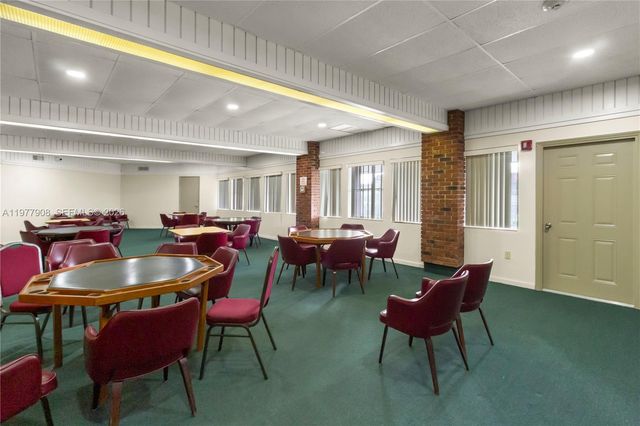 2901 NW 46th Ave 307, Lauderdale Lakes, FL 33313