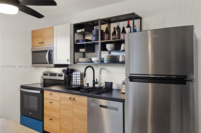 2901 NW 46th Ave 307, Lauderdale Lakes, FL 33313