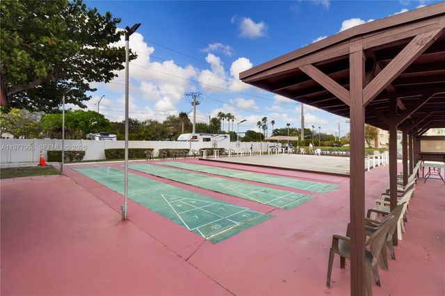 2901 NW 46th Ave 307, Lauderdale Lakes, FL 33313