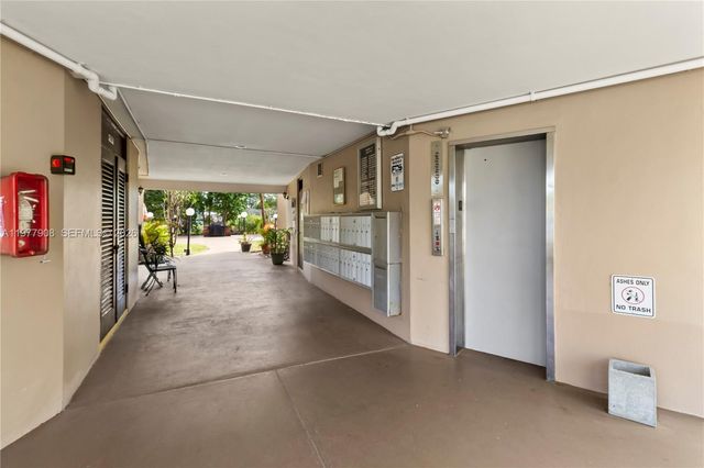 2901 NW 46th Ave 307, Lauderdale Lakes, FL 33313