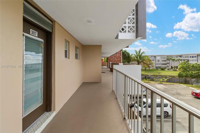 2901 NW 46th Ave 307, Lauderdale Lakes, FL 33313