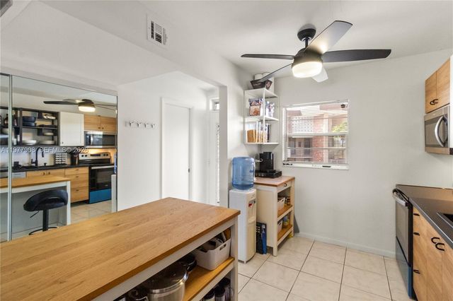 2901 NW 46th Ave 307, Lauderdale Lakes, FL 33313