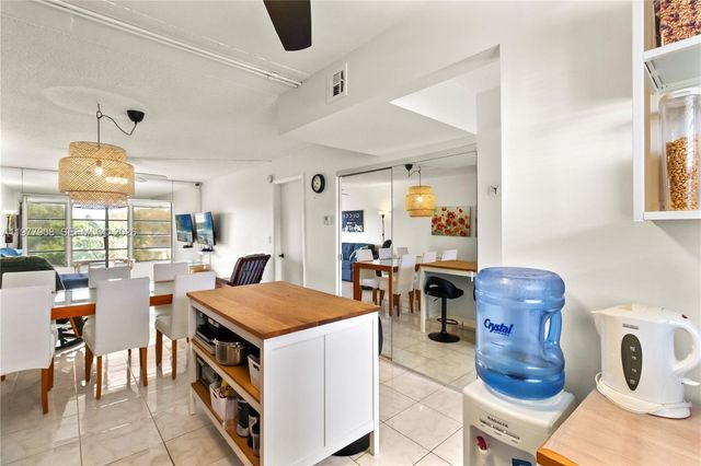 2901 NW 46th Ave 307, Lauderdale Lakes, FL 33313